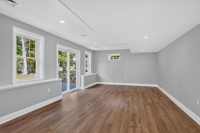233 Fox Hill Rd, Burlington, MA 01803