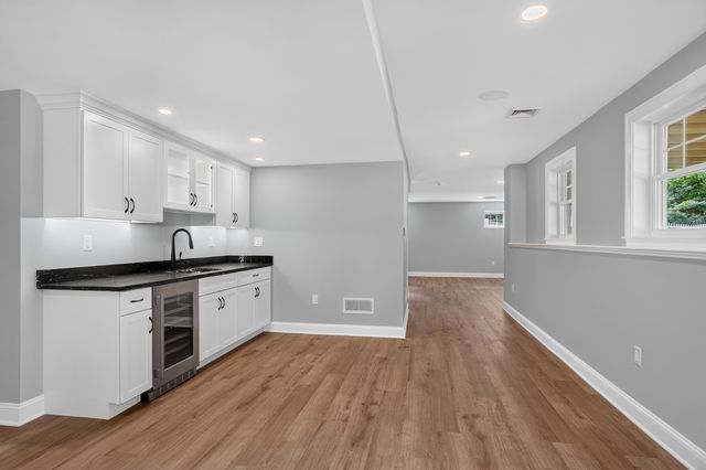 233 Fox Hill Rd, Burlington, MA 01803