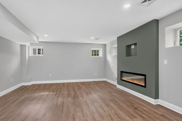233 Fox Hill Rd, Burlington, MA 01803