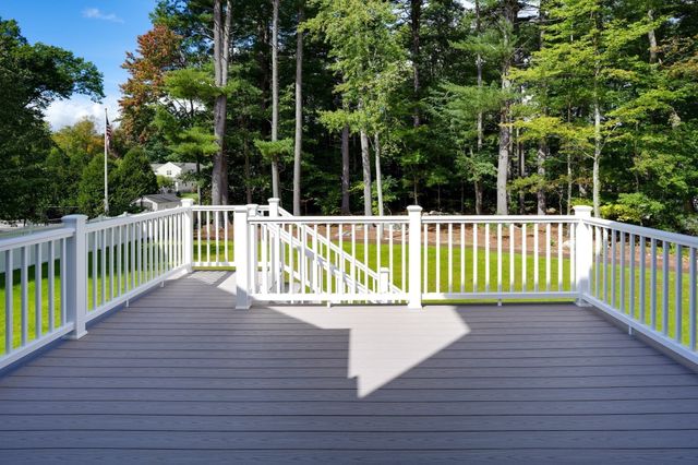 233 Fox Hill Rd, Burlington, MA 01803