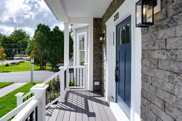 233 Fox Hill Rd, Burlington, MA 01803