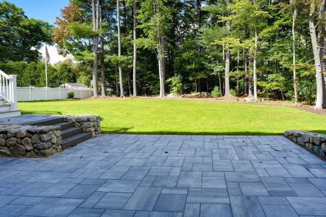233 Fox Hill Rd, Burlington, MA 01803