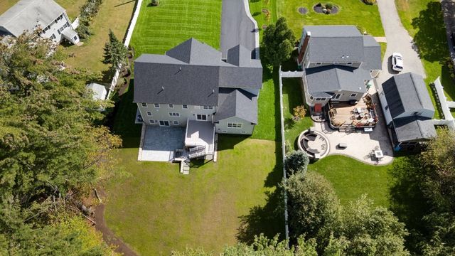 233 Fox Hill Rd, Burlington, MA 01803