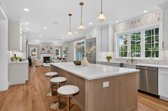 233 Fox Hill Rd, Burlington, MA 01803