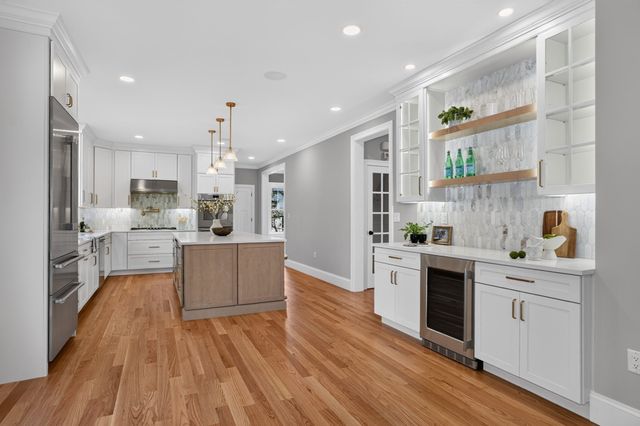 233 Fox Hill Rd, Burlington, MA 01803