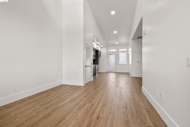 1545 32nd St 314, Oakland, CA 94608