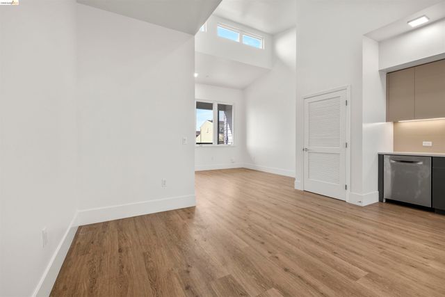 1545 32nd St 314, Oakland, CA 94608