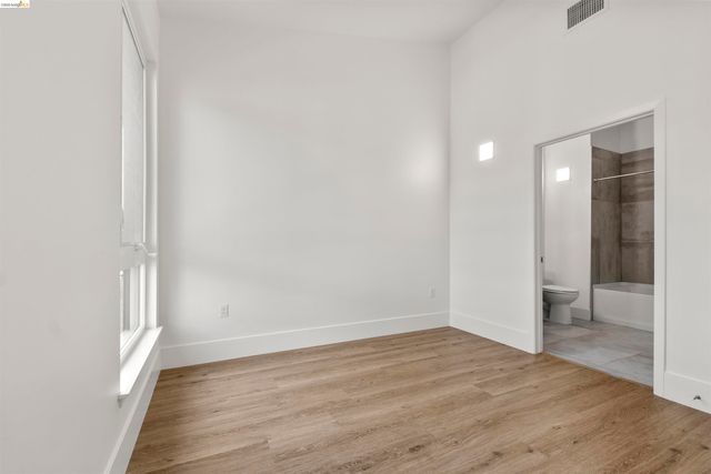 1545 32nd St 314, Oakland, CA 94608