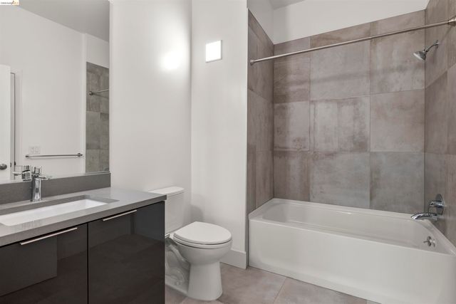 1545 32nd St 314, Oakland, CA 94608