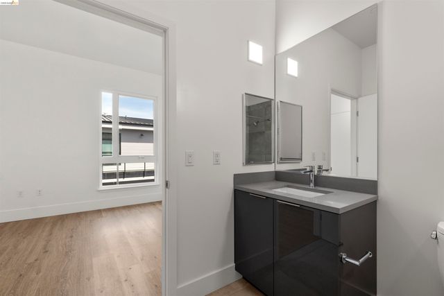 1545 32nd St 314, Oakland, CA 94608