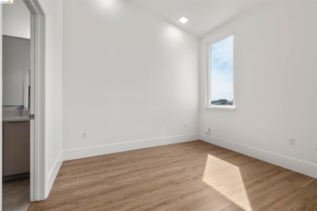 1545 32nd St 314, Oakland, CA 94608