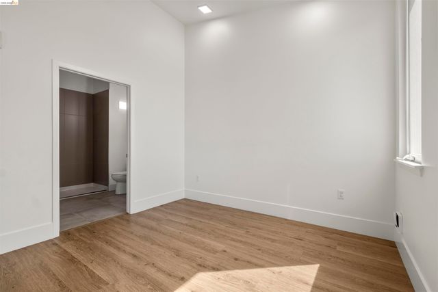 1545 32nd St 314, Oakland, CA 94608