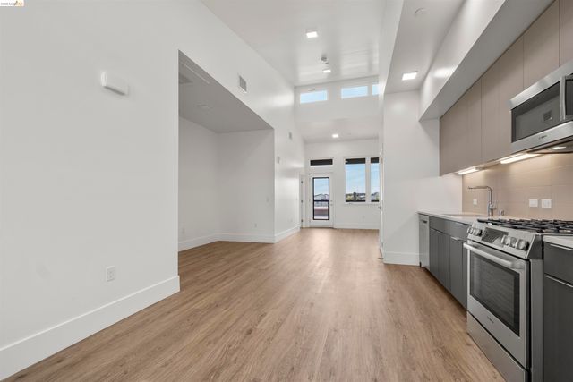 1545 32nd St 314, Oakland, CA 94608