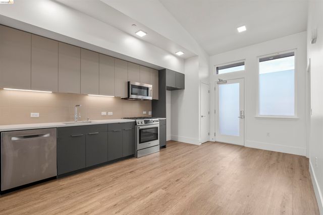 1545 32nd St 314, Oakland, CA 94608