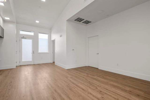 1545 32nd St 314, Oakland, CA 94608