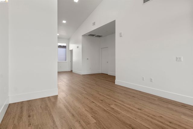 1545 32nd St 314, Oakland, CA 94608