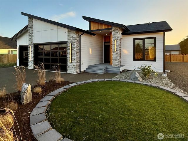 998 Alida Court SE, Ocean Shores, WA 98569