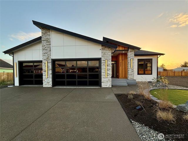 998 Alida Court SE, Ocean Shores, WA 98569