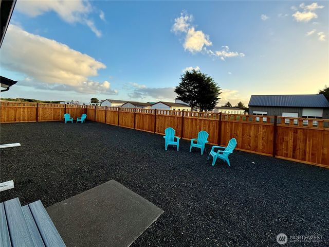 998 Alida Court SE, Ocean Shores, WA 98569