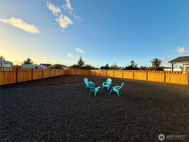 998 Alida Court SE, Ocean Shores, WA 98569