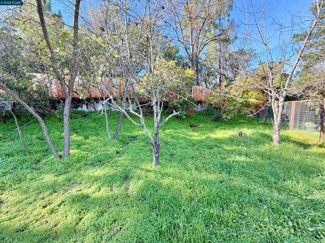 14 Bristol Ct, Pleasant Hill, CA 94523