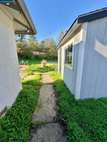 14 Bristol Ct, Pleasant Hill, CA 94523