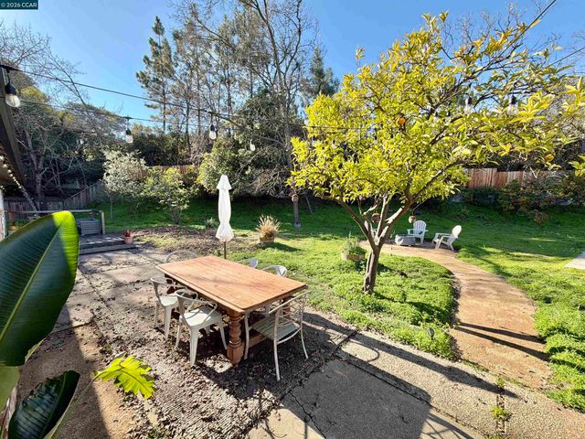 14 Bristol Ct, Pleasant Hill, CA 94523