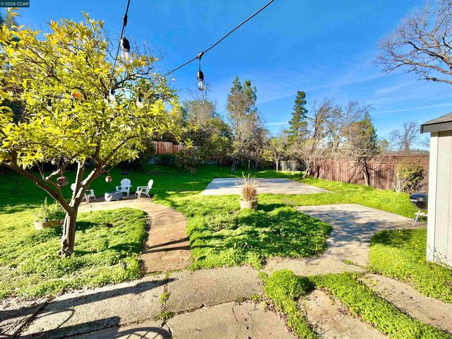 14 Bristol Ct, Pleasant Hill, CA 94523