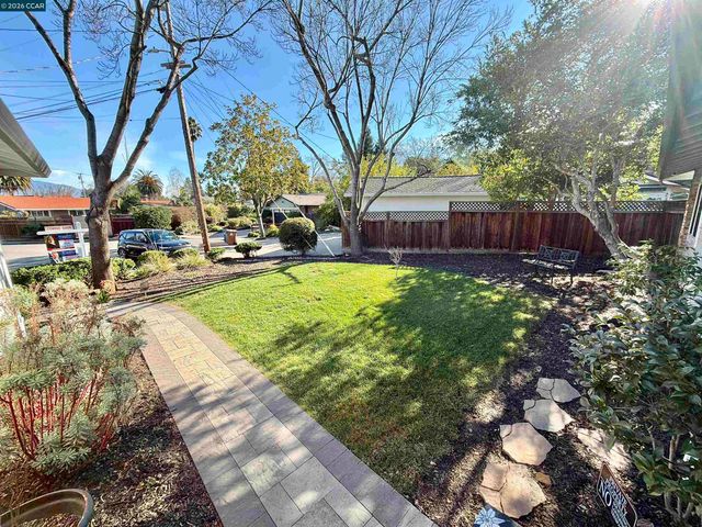 14 Bristol Ct, Pleasant Hill, CA 94523