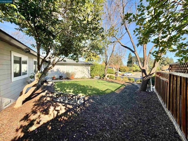 14 Bristol Ct, Pleasant Hill, CA 94523