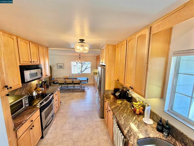 14 Bristol Ct, Pleasant Hill, CA 94523