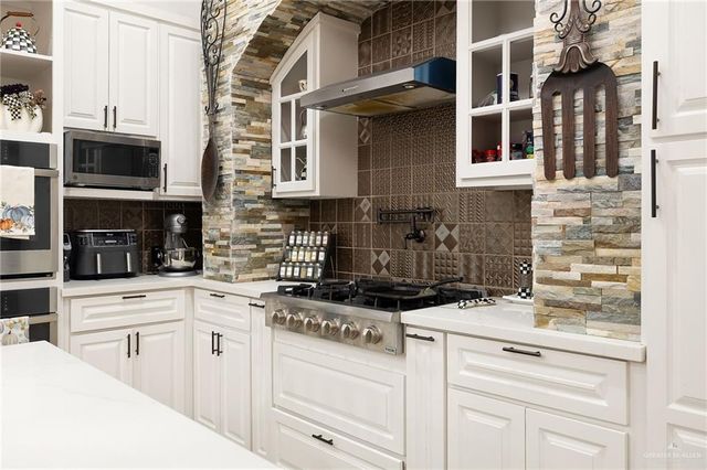 1320 S Cesar Chavez Road, Edinburg, TX 78542