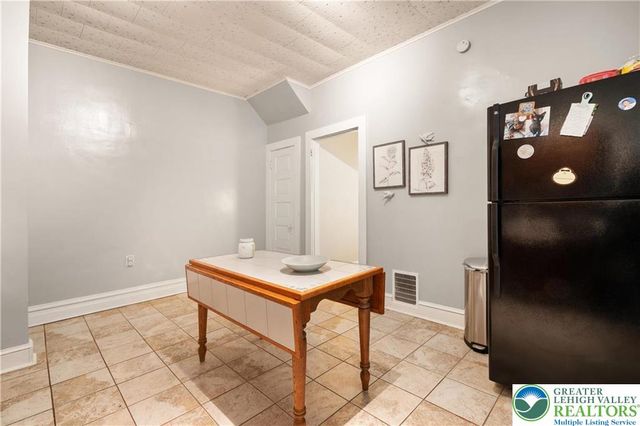 717 West Broad Street 1, Bethlehem City, PA 18018