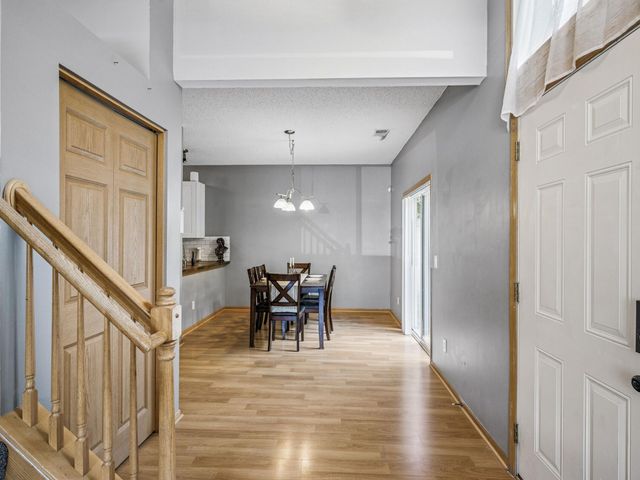 650 Kingfisher Lane L, Woodbury, MN 55125