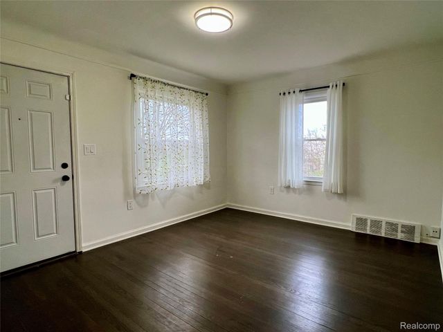 183 Crystal Lake Drive, Pontiac, MI 48341