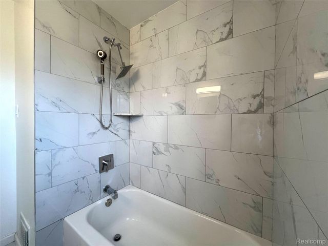 183 Crystal Lake Drive, Pontiac, MI 48341