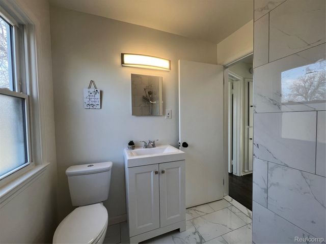 183 Crystal Lake Drive, Pontiac, MI 48341