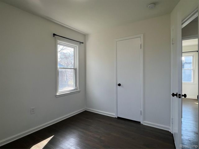 183 Crystal Lake Drive, Pontiac, MI 48341