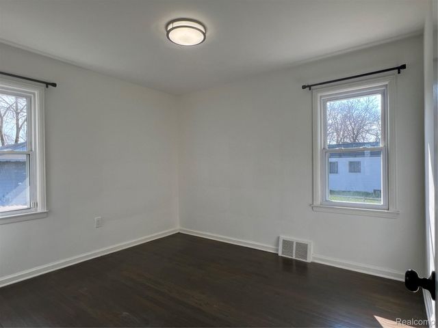 183 Crystal Lake Drive, Pontiac, MI 48341