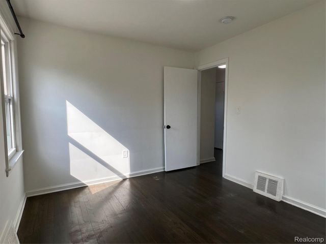 183 Crystal Lake Drive, Pontiac, MI 48341