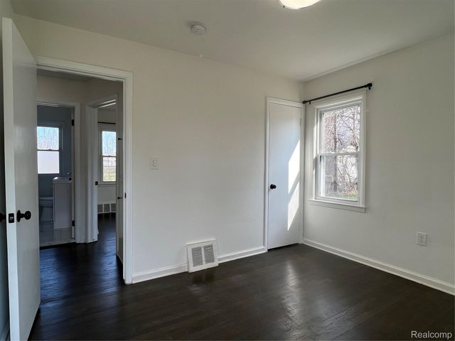 183 Crystal Lake Drive, Pontiac, MI 48341