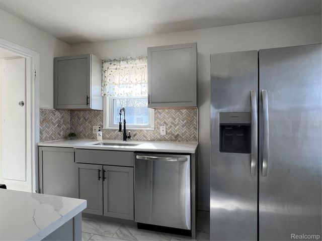 183 Crystal Lake Drive, Pontiac, MI 48341