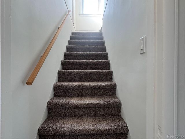 183 Crystal Lake Drive, Pontiac, MI 48341