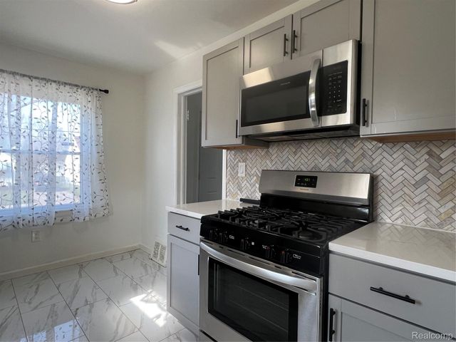 183 Crystal Lake Drive, Pontiac, MI 48341