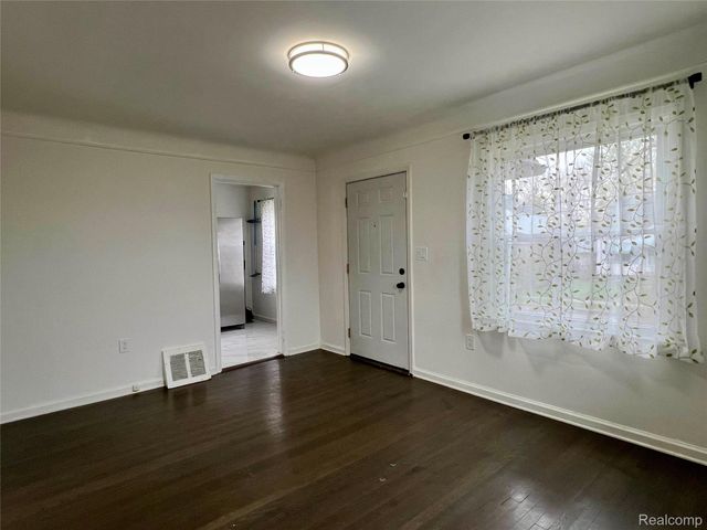 183 Crystal Lake Drive, Pontiac, MI 48341