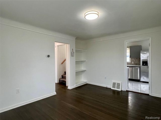 183 Crystal Lake Drive, Pontiac, MI 48341