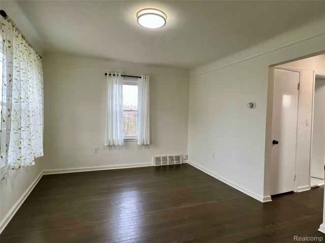 183 Crystal Lake Drive, Pontiac, MI 48341