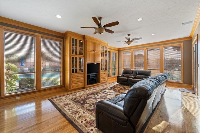 901 Walnut Falls Circle, Mansfield, TX 76063