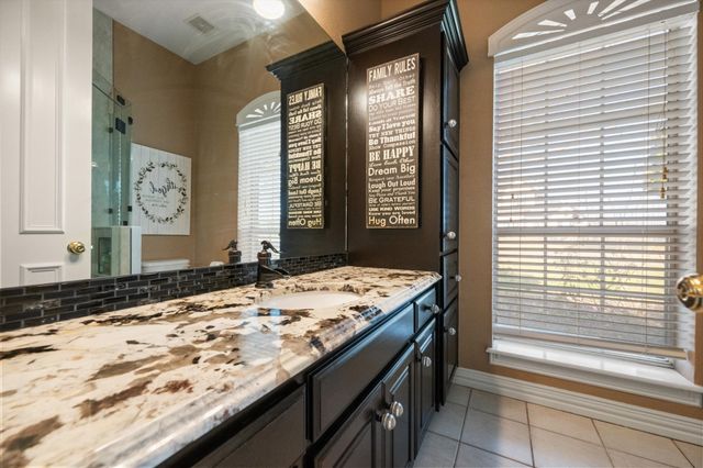 901 Walnut Falls Circle, Mansfield, TX 76063