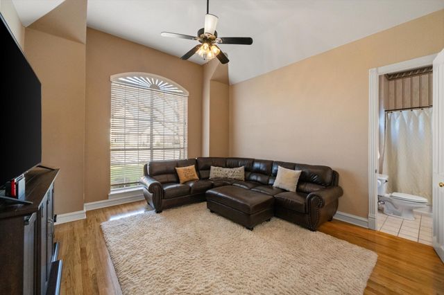 901 Walnut Falls Circle, Mansfield, TX 76063